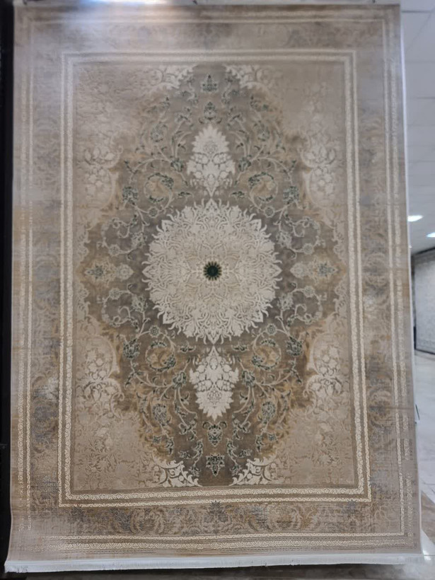 فرش ۷۰۰ شانه هایباک طلا کوب آشیان سیلور - گالری فرش ترنج اصفهان